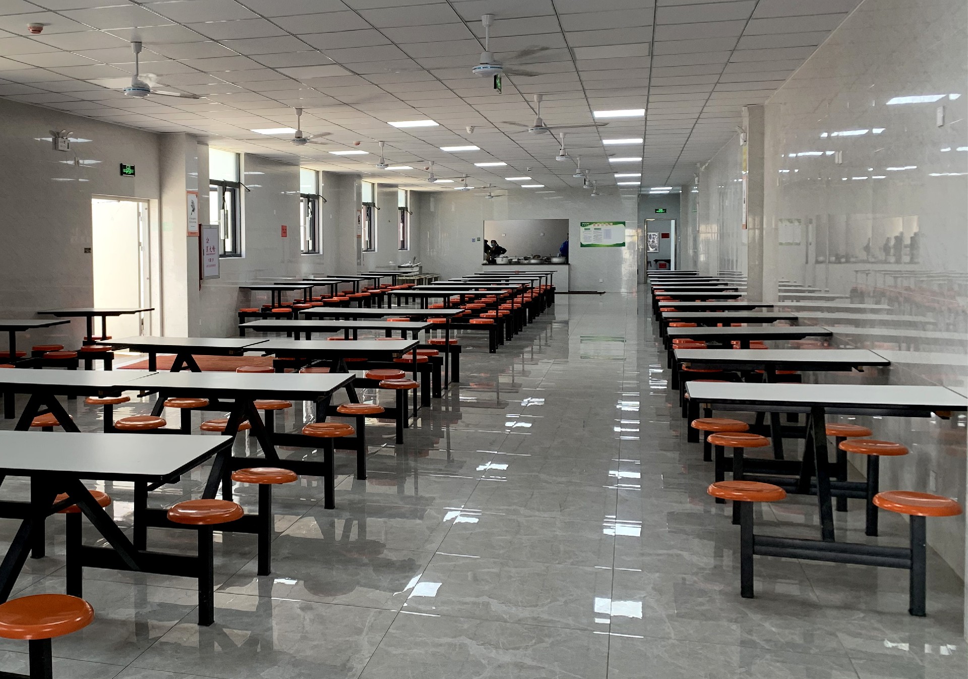 1609379949471297.jpg 食堂一角.jpg