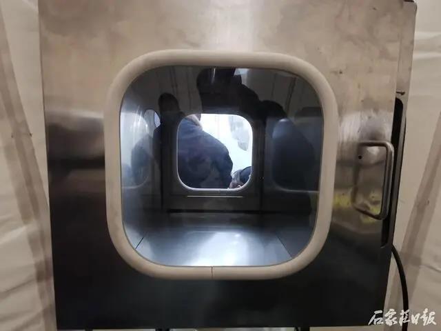 2 方艙之間傳遞標本通道.jpg